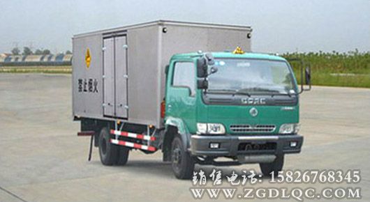 東風1096型爆破器材運輸車