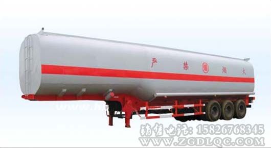 化工液體運(yùn)輸半掛車(chē)