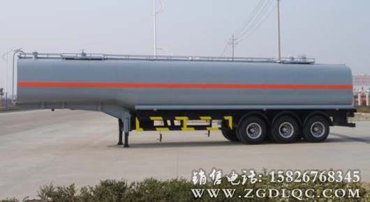 化工液體運(yùn)輸半掛車(chē)